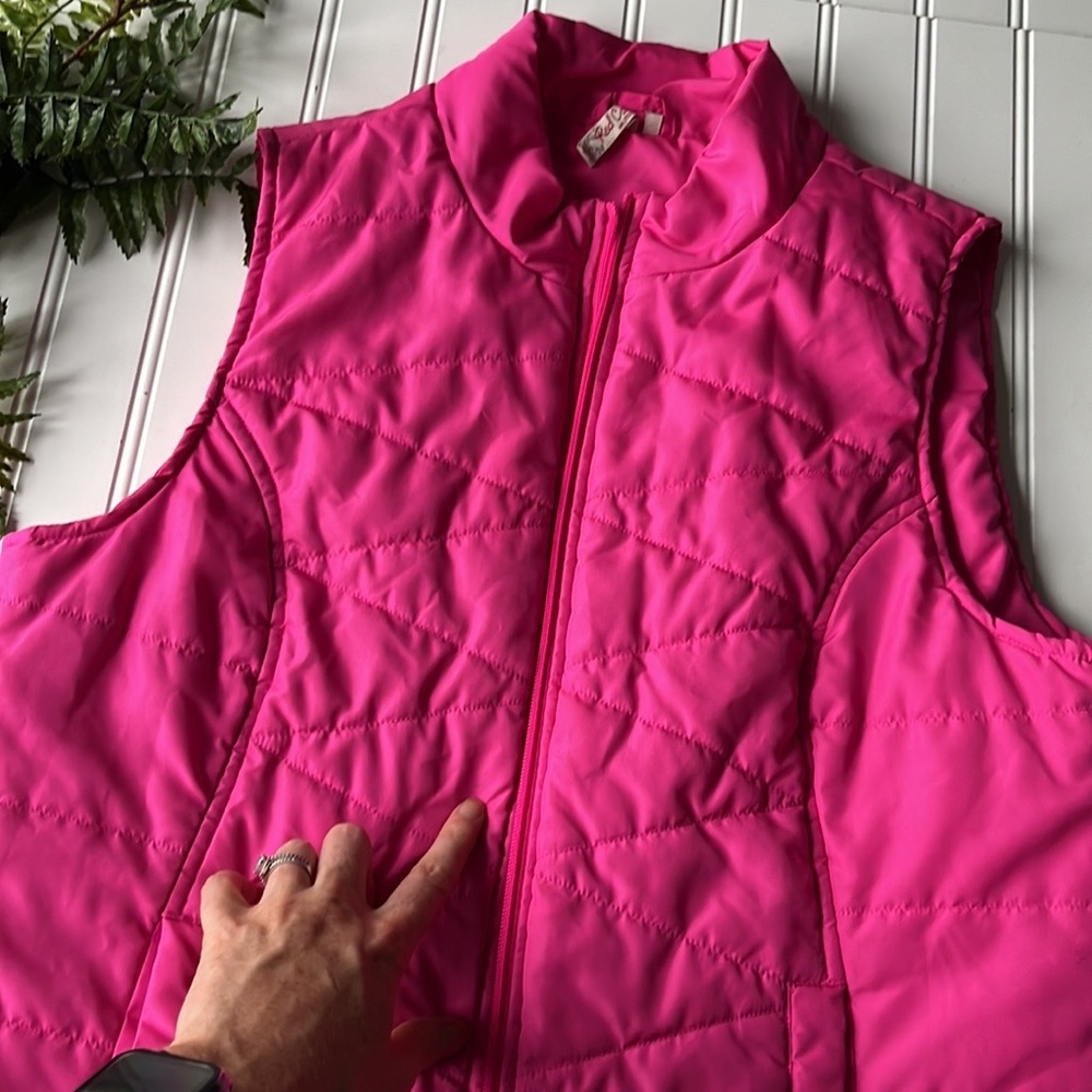 Pink puffer vest lightweight zip up - Picture 7 of 10